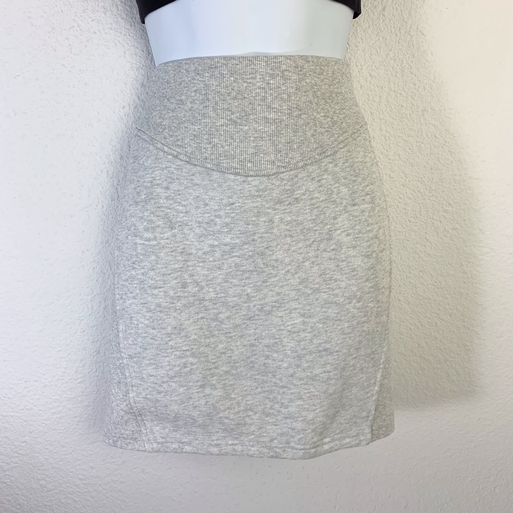 Lululemon Heather Gray Scuba High Rise Mini Skirt - Picture 2 of 10